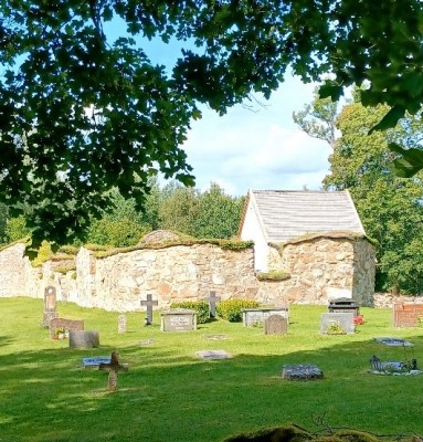 Kyrkruin in  Älmeboda