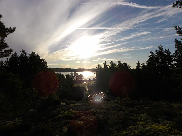 640px-Sonnenaufgang_Schweden.JPG